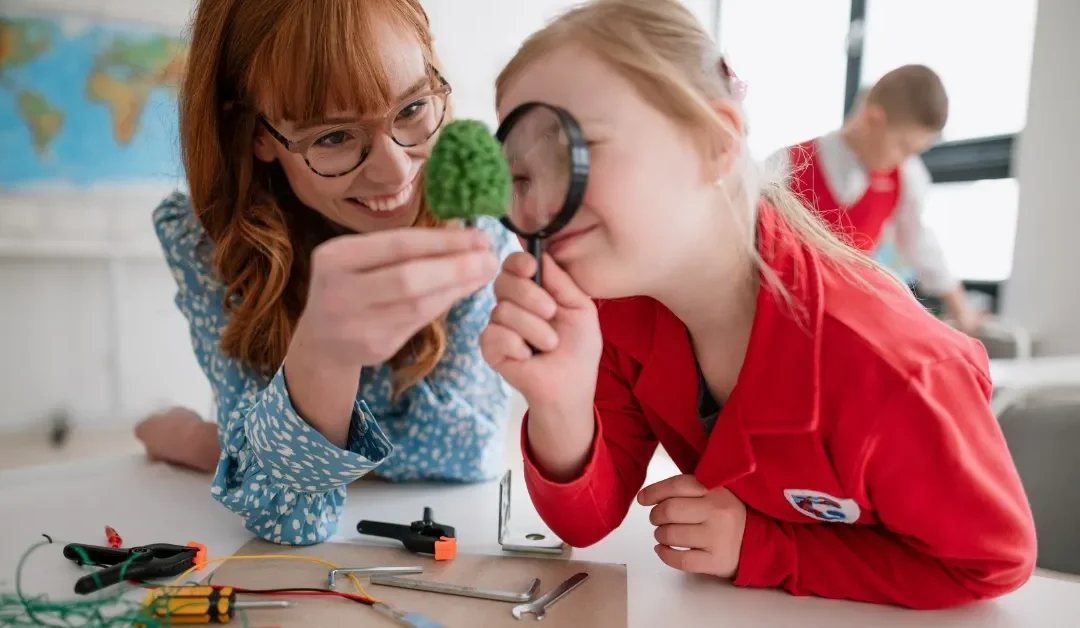 Van Coderen naar Creativiteit: Hoe Programmeren Creatief Denken bij Kinderen Stimuleert